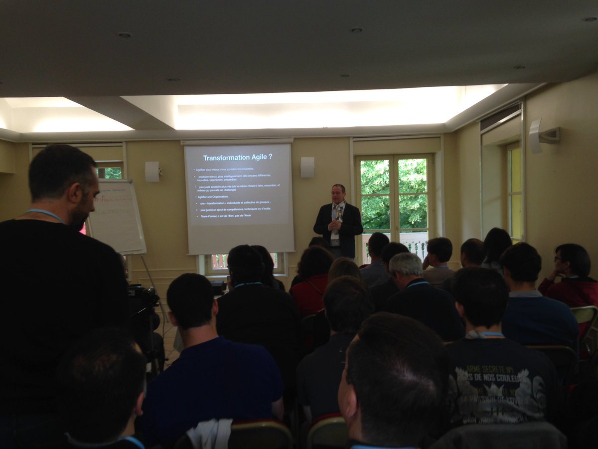 TheaillerS's tweet photo. Luc Taesch nous explique comment Agiliser le haut de la pyramide à #AgileFrance https://t.co/VCCwybUWcz