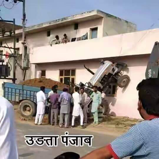 ImAawara's tweet photo. #UdtaPunjabLeaked #lol https://t.co/H3i1HOLVBr
