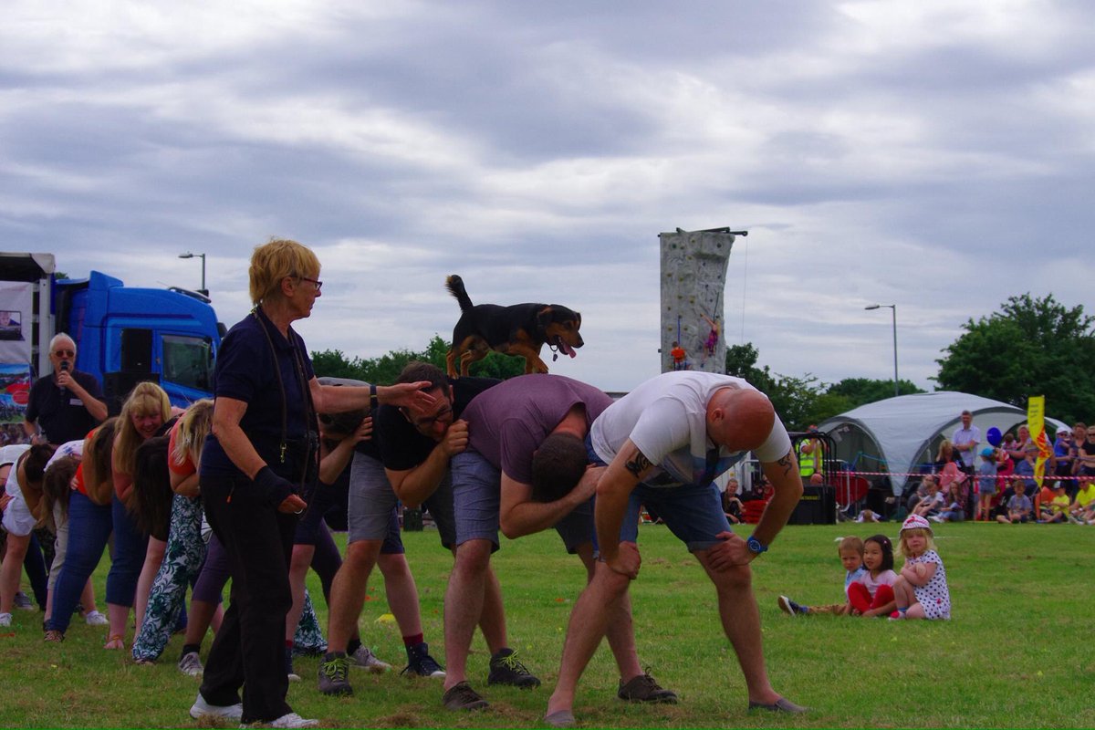 PFTDogDisplay's tweet photo. Fantastic crowd at #flitwickCarnival @EventsFTC @bec_sjones https://t.co/nZSjUoWJLV
