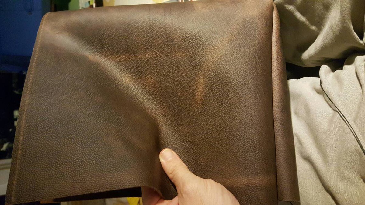 BumbleBLeather's tweet photo. Another tote in progress #horween #bumblebeeleather #leatherworkshop #handbag #saddlestitch #tigerthread https://t.co/7GYuCj7sXM