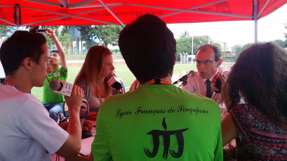 ThomasRouchie's tweet photo. @CfBouchard directeur de @aefeinfo répond aux questions des Web reporters @JIJ_Singapour @unss https://t.co/UC29icCZBd