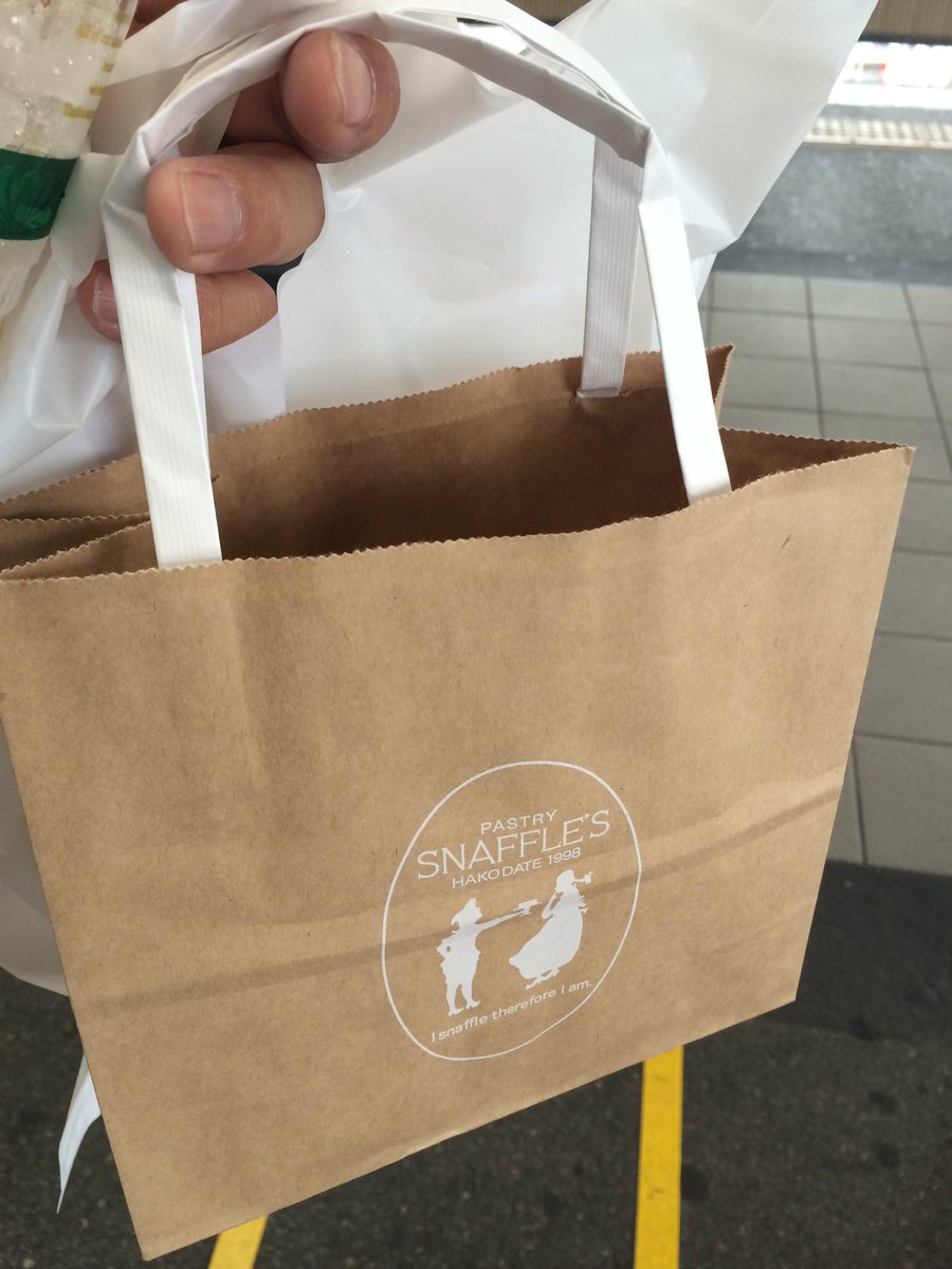 satoshitkhs's tweet photo. @satoshitkhs JR西船橋駅構内の、マンスリースイーツディラ西船橋店で、函館のスイーツのSNAFFLE'S(スナッフルス)があってびっくり٩(´・౪・`)۶
これ、めちゃウマ〜‼︎
#39fml https://t.co/gna6G1snAR