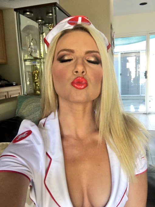 Kisses to all my wonderful fans! You guys have been so good to me! ? #AlbriteArmy #AlbriteAngels https://t