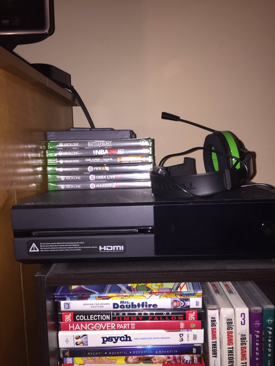 Selling all the Xbox stuff in this picture dm me if you're interested