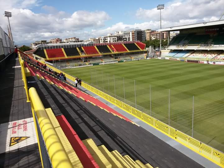 rec24it's tweet photo. #Foggia si rialza https://t.co/MpOSPBVm9p #FoggiaPisa #Pisa #PisainB #Gattuso #Zaccheria #Pride https://t.co/X6Mwn34mau