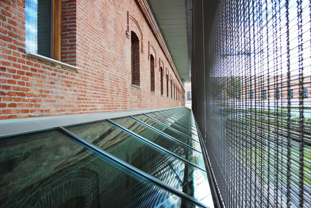 SoJuls's tweet photo. Buenos días! Hoy en el blog los detalles del precioso #ParadorAlcalaDeHenares https://t.co/SmwEmTY1bM #arquitectura https://t.co/TvCOxxUoun