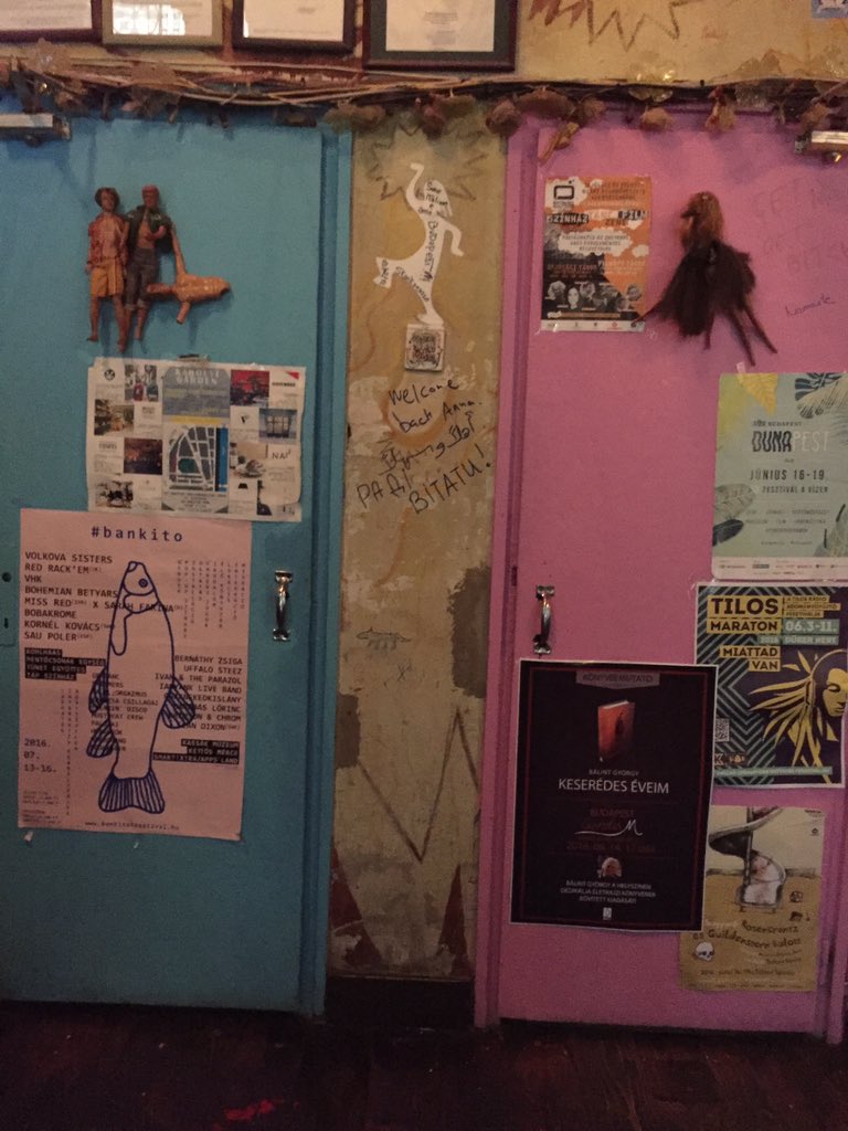 wtfarthistory's tweet photo. Csendes Vintage Bar, Budapest #csendes https://t.co/YadCrr8l3U
