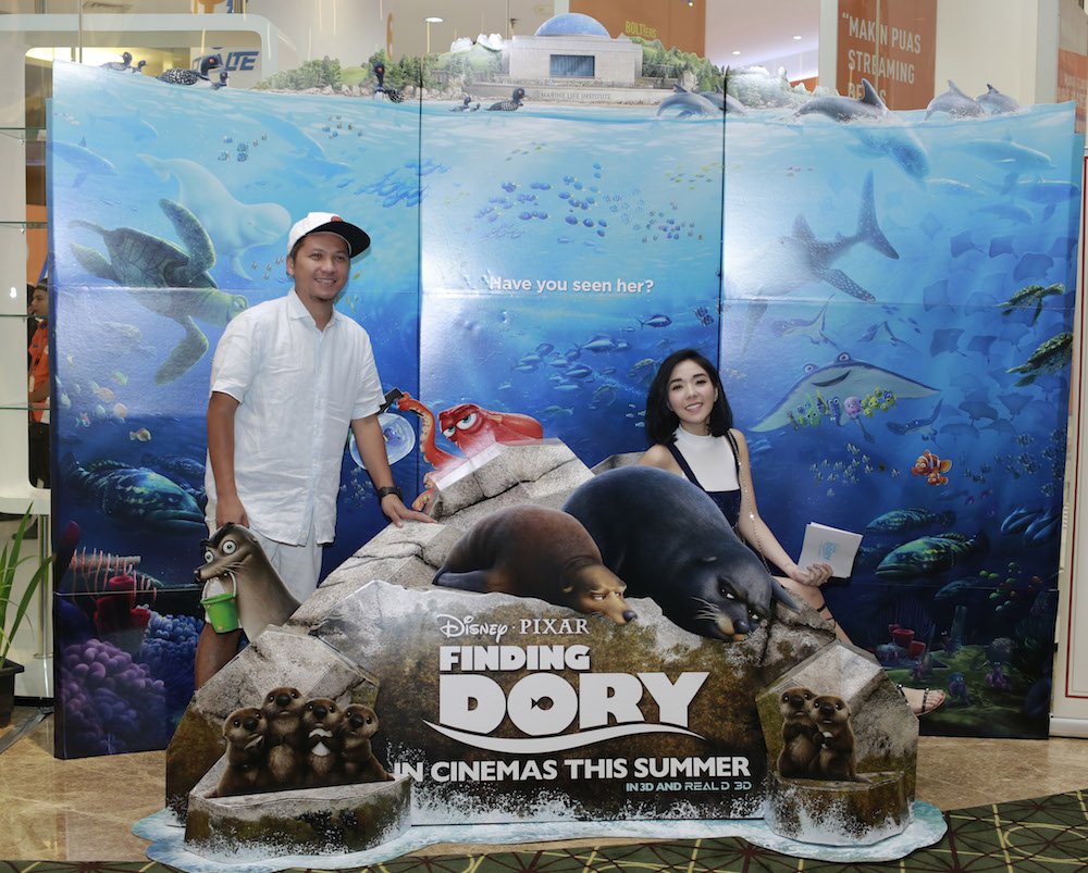 DisneyStudiosID's tweet photo. Kemarin malam semua berkumpul dengan tujuan yang sama… untuk mencari Dory! #JustKeepSwimming #FindingDoryID https://t.co/abecZIb9zq