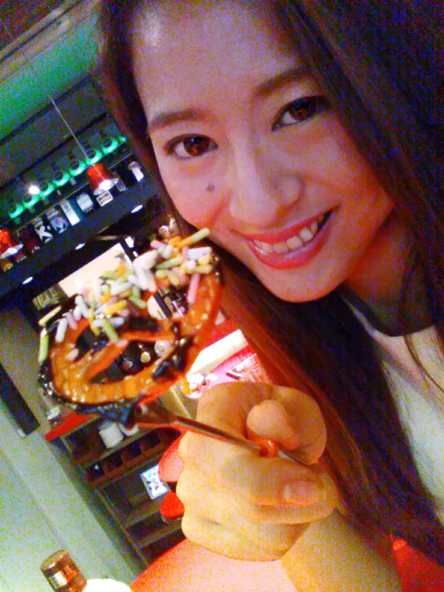 yuka81_'s tweet photo. #チョコレートバー東京
で撮影なう♥
みさきさん、かずぽんもー(•ө•) https://t.co/3kueIfW7Zb