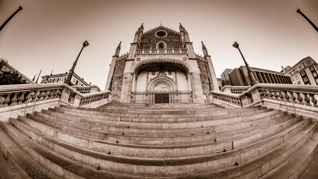 CAvilesPhoto's tweet photo. Buen jueves Madrid! https://t.co/RSHTzCqvSt
