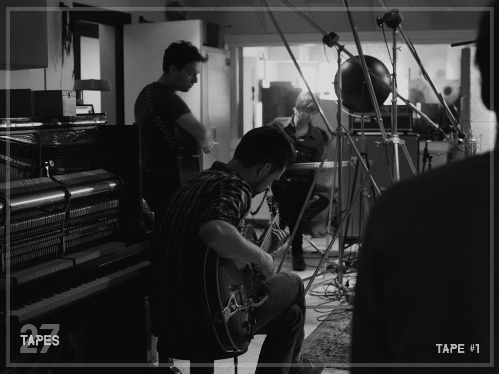 27tapes's tweet photo. En we zijn los, dag 2 van de opnames van @bewildertheband @27tapes https://t.co/52cwALLqM0 https://t.co/QtZ8zCMRD7