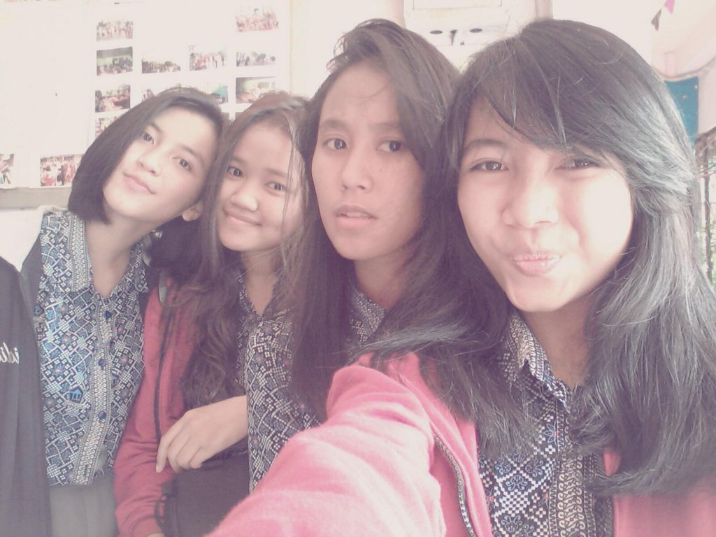 Ini <a href="/FunMutiaraChiBi/">Mutizer Official</a> bareng temen temen SMA nya..
Dari dulu emg cantik sih ya❤