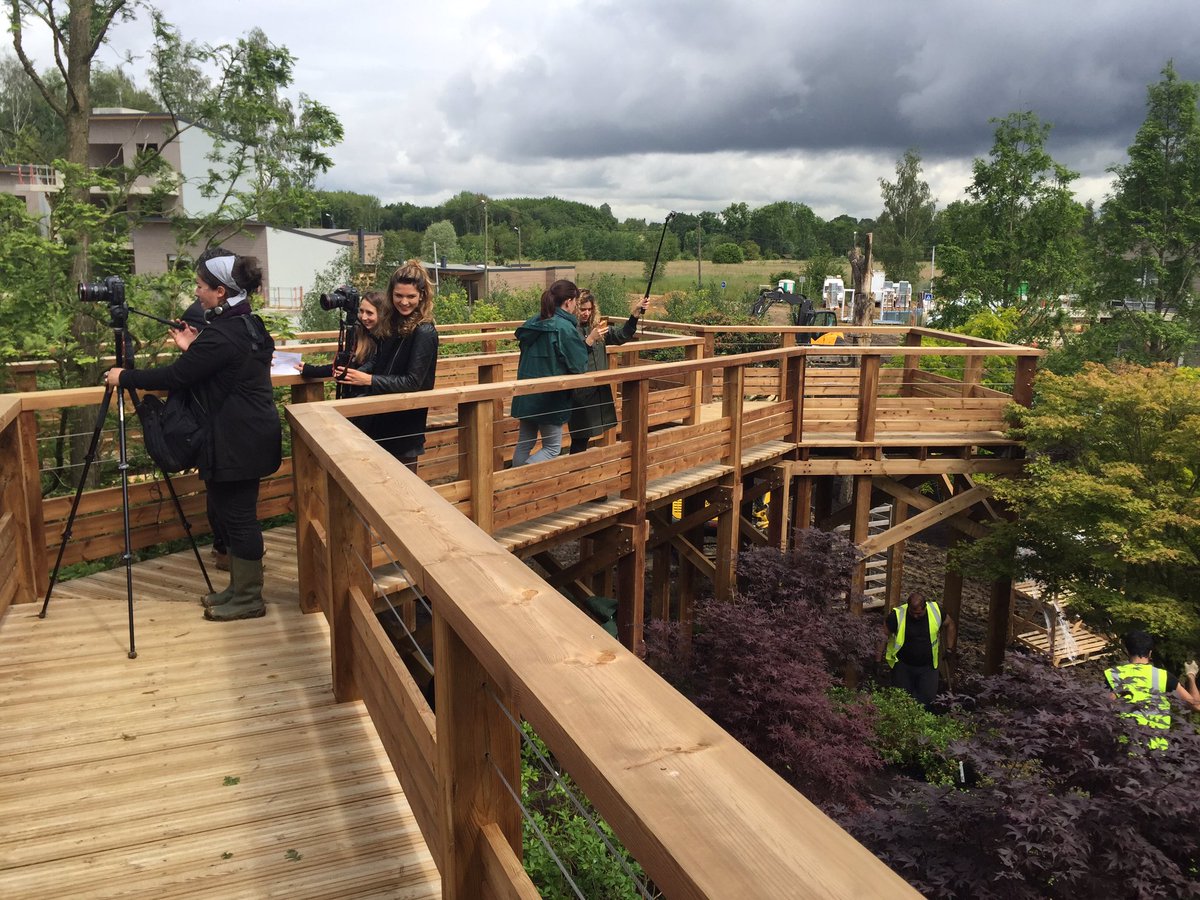 Une nouvelle passerelle pour relier l'eau a l'air <a href="/ThierryHuau/">Thierry Huau</a> <a href="/Joe_Rohde/">Joe Rohde</a> #jardins extraordinaires <a href="/villagesnature/">villagesnature</a>