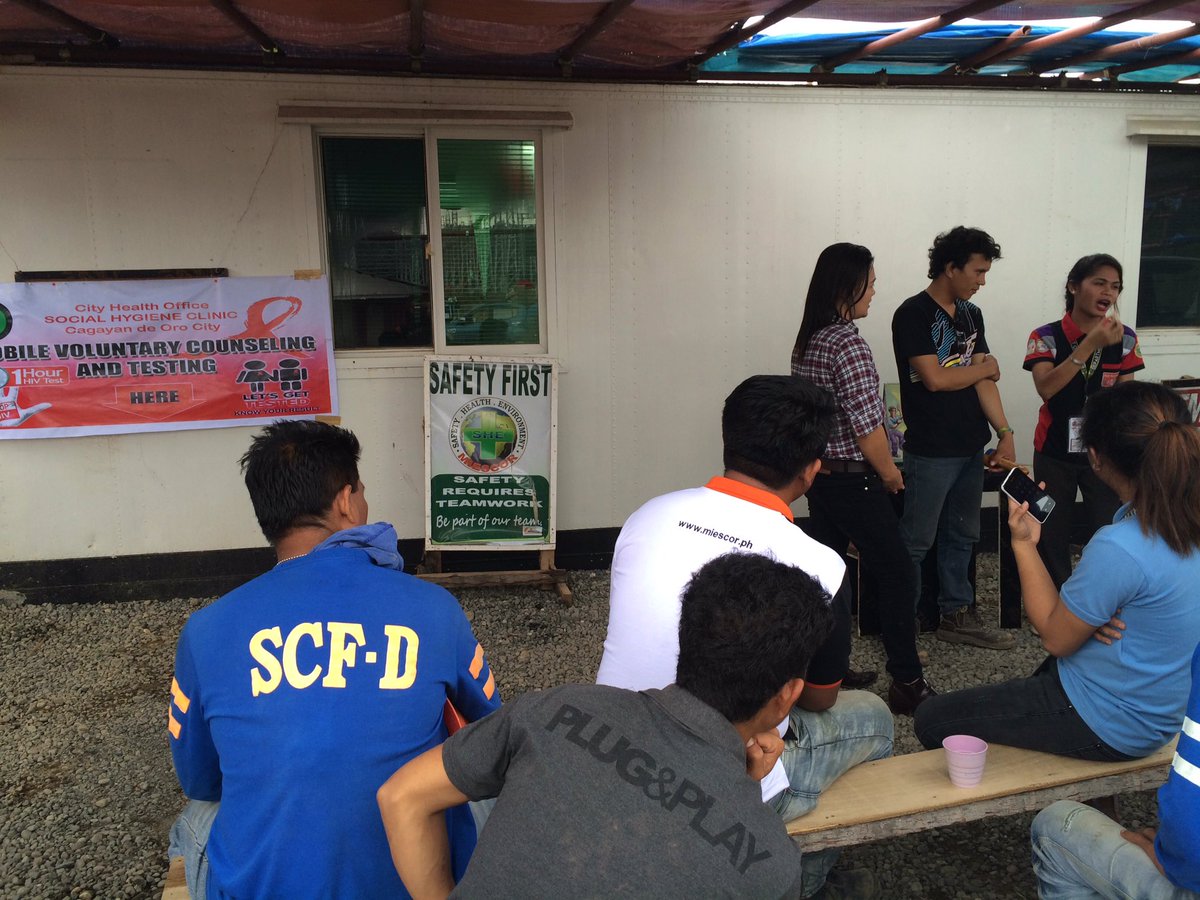 HmLicuan's tweet photo. HIV/AIDS awareness lecture! #miescor #cdo #demo #condom https://t.co/bKBhKjJMwb