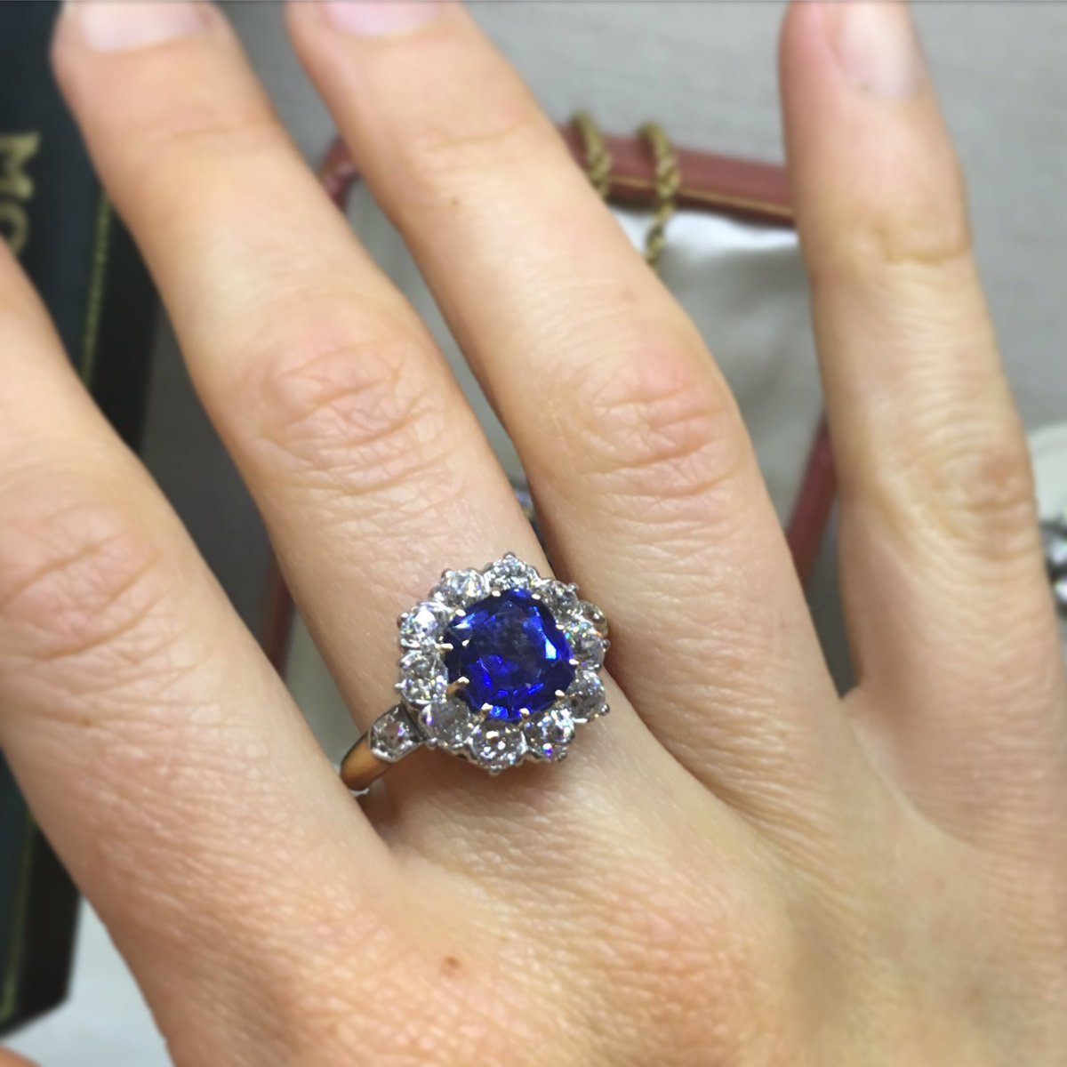 Some days life is just real good 😄 this stunner at <a href="/RichardOgdenLtd/">Richard Ogden Jewels</a> for those wanting a #sapphire #diamond ring