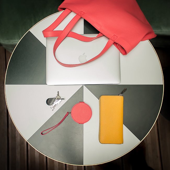 JournalduluxeFr's tweet image. 1 million d’euros pour relancer l’artisanat du luxe français dlvr.it/LZSFl7 #luxe