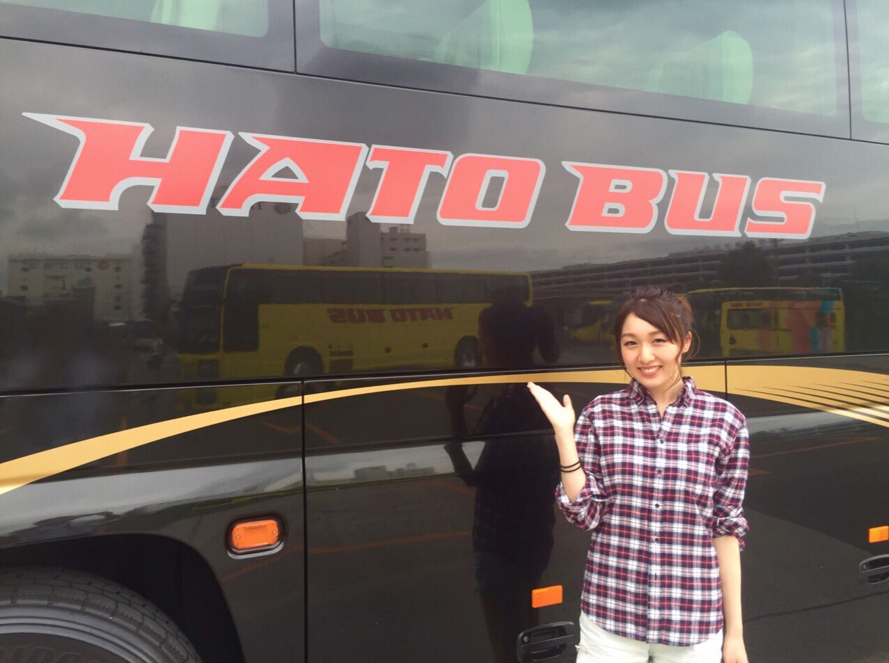 はとバス 公式 本日パンフレット撮影のため はとバスイメージガールの星野礼奈さんが平和島本社に来てくれました 撮影お疲れさまでした はとバス Hatobus イメージガール T Co Rh86mrgczc Twitter