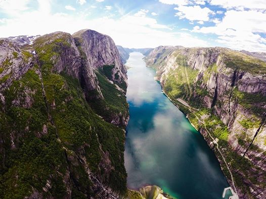 The_UneasyRider's tweet photo. @Motonosity @C2Wtweets Ok i need to get on this #DroneOff action. Lysebotn Fjord, Sirdal, Norway. https://t.co/o4KQndSwL4
