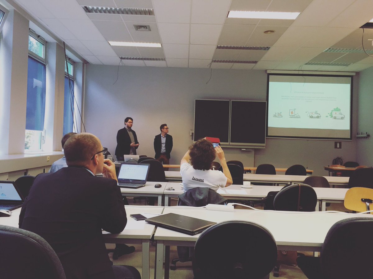 BubblePost's tweet image. Our #howest interns Rockin' their presentation! Great job guys #BubbleLove 💯 #NMCT