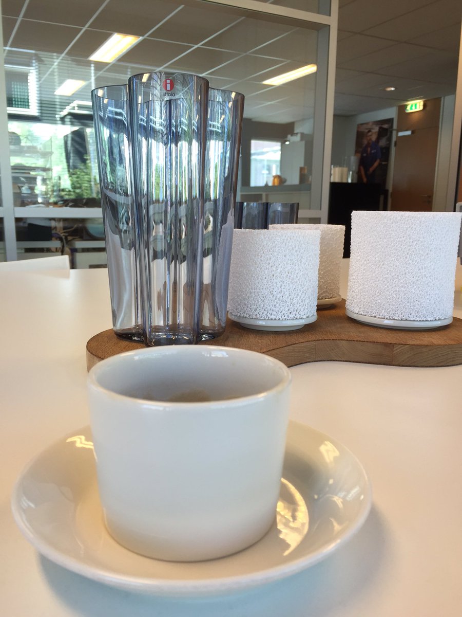 bregjevg's tweet image. Op de koffie bij een klant met een van m&apos;n favoriete spulletjes. #iittala #guiltypeople #mooiespullen