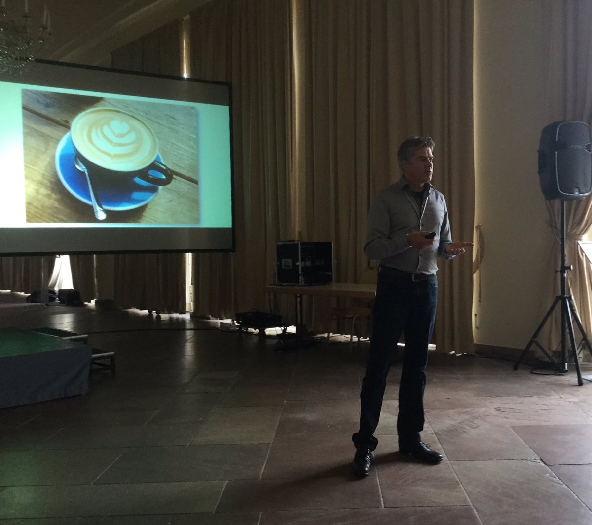 MicSchweitzer's tweet image. #praxiscafm
@HelgeKoops erläutert den Ablauf für die heutigen Open CAFM Sessions.