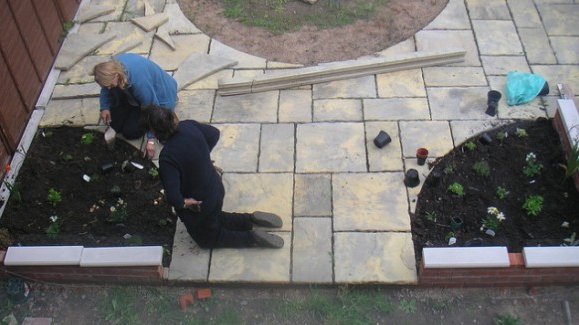 OneWorld_Water's tweet image. Bouw hoosbui-proof, zegt @waterschappen Begin in je eigen tuin: tegeltjes eruit, groen erin. bit.ly/23d9gAd