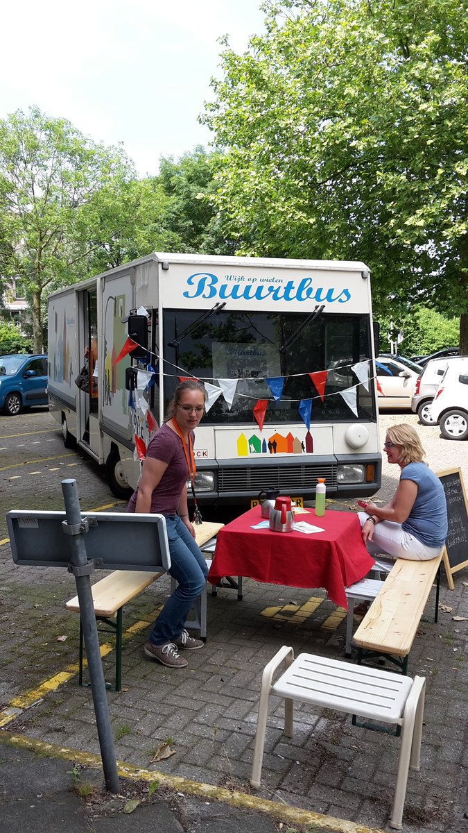 We met de buurtbus in Molenwijk bij de Molenburg! Kom gezellig langs voor een kopje koffie en een babbeltje.