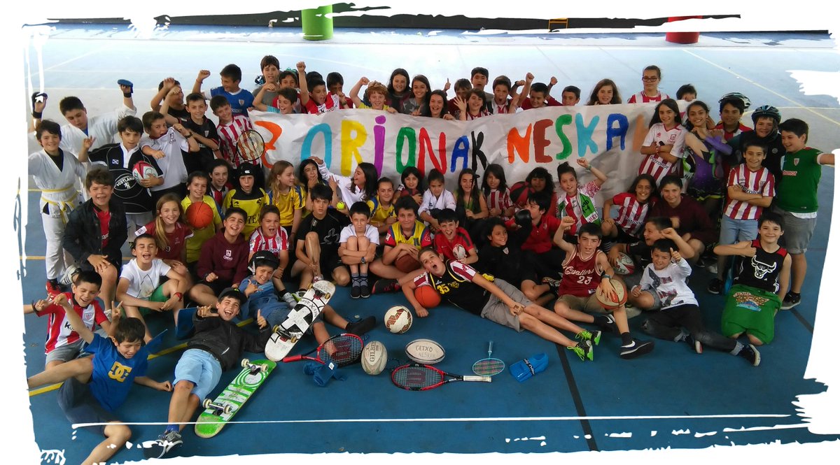 San Nikolas Ikastolako LH5eko ikasleok argazki hau atera dut Neskei zorionak emateko eta berdintasuna aldarrikatzeko