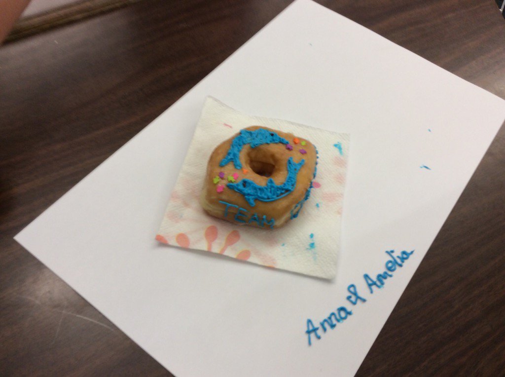 MsShepardson's tweet photo. Teacher for a day donut decorating lesson! https://t.co/APngyJsh1l