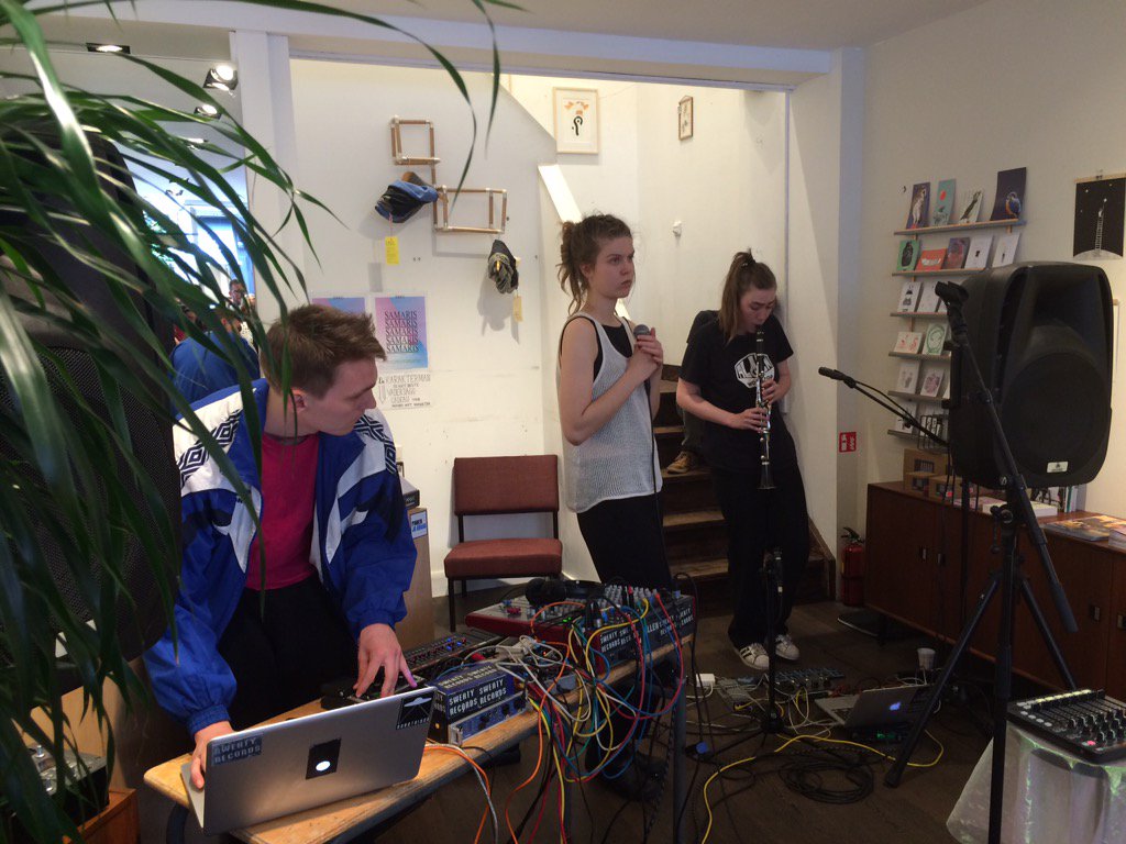 Thanks a lot for the beautiful instore performance, <a href="/samarisamaris/">samaris</a>! Tonight at <a href="/PoppodiumEKKO/">EKKO</a>