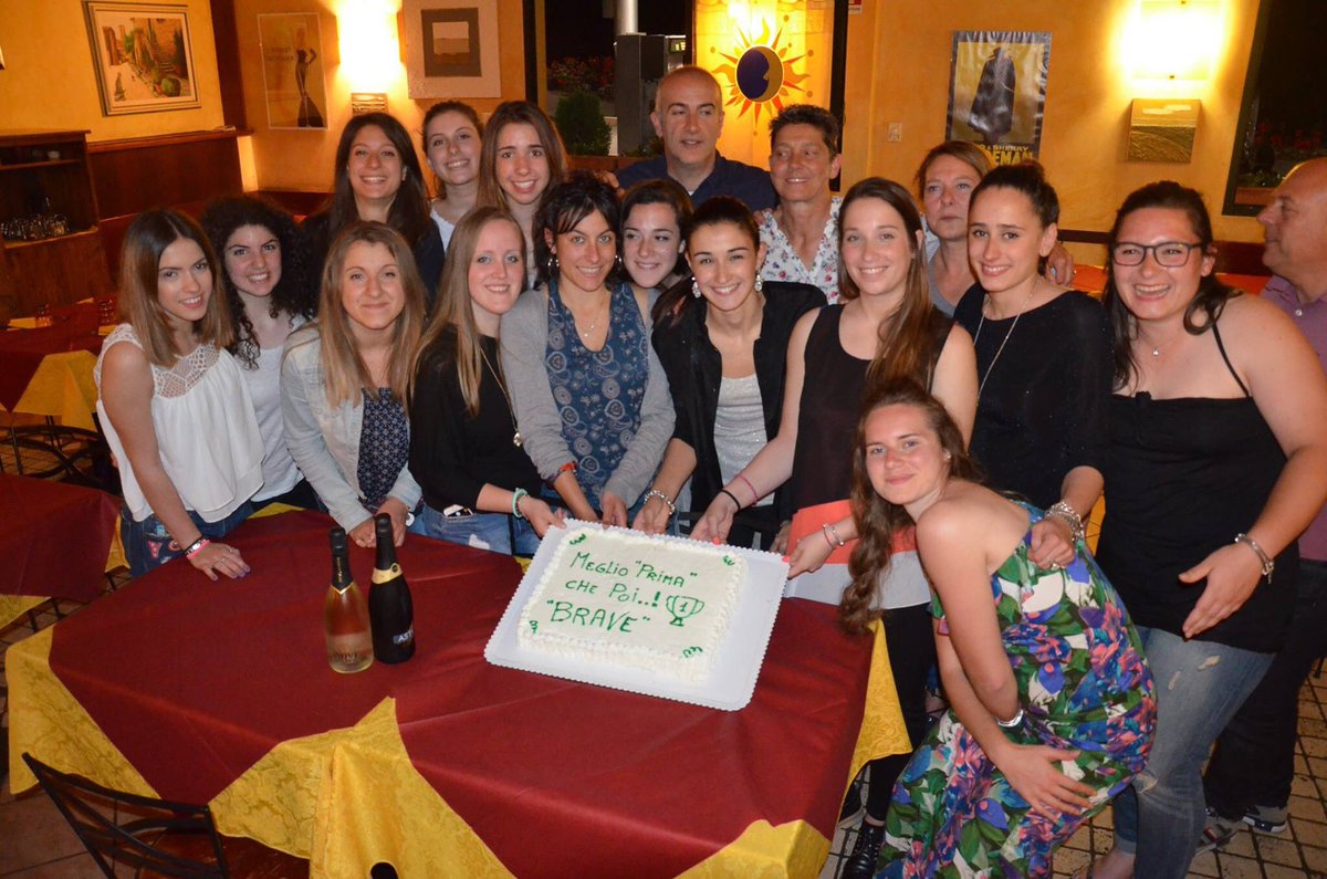 GiuliCasey's tweet photo. #festedipromozione #1divisione https://t.co/lYW9FpU0tC