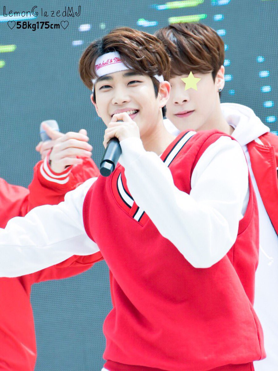 LemonGlazed_MJ's tweet photo. 160423 수원 1M1원 자선 걷기대회 
#아스트로 #MJ #엠제이 #명준 #ASTRO @offclASTRO @fantagiomusic https://t.co/a56mE5MkYx