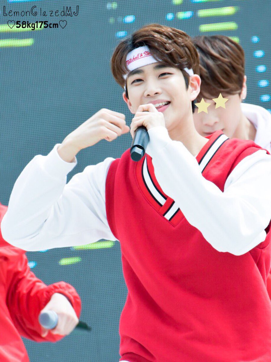 LemonGlazed_MJ's tweet photo. 160423 수원 1M1원 자선 걷기대회 
#아스트로 #MJ #엠제이 #명준 #ASTRO @offclASTRO @fantagiomusic https://t.co/a56mE5MkYx