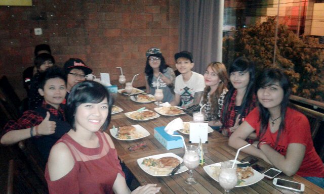 Bukber+Diner whit cew" kece <a href="/Vina_DewiDewi/">Vina</a> <a href="/AndreeaShylvia/">ANDREEA_DJ</a> <a href="/AeeshaBiehs/">Aeesha G. Biehs</a>
