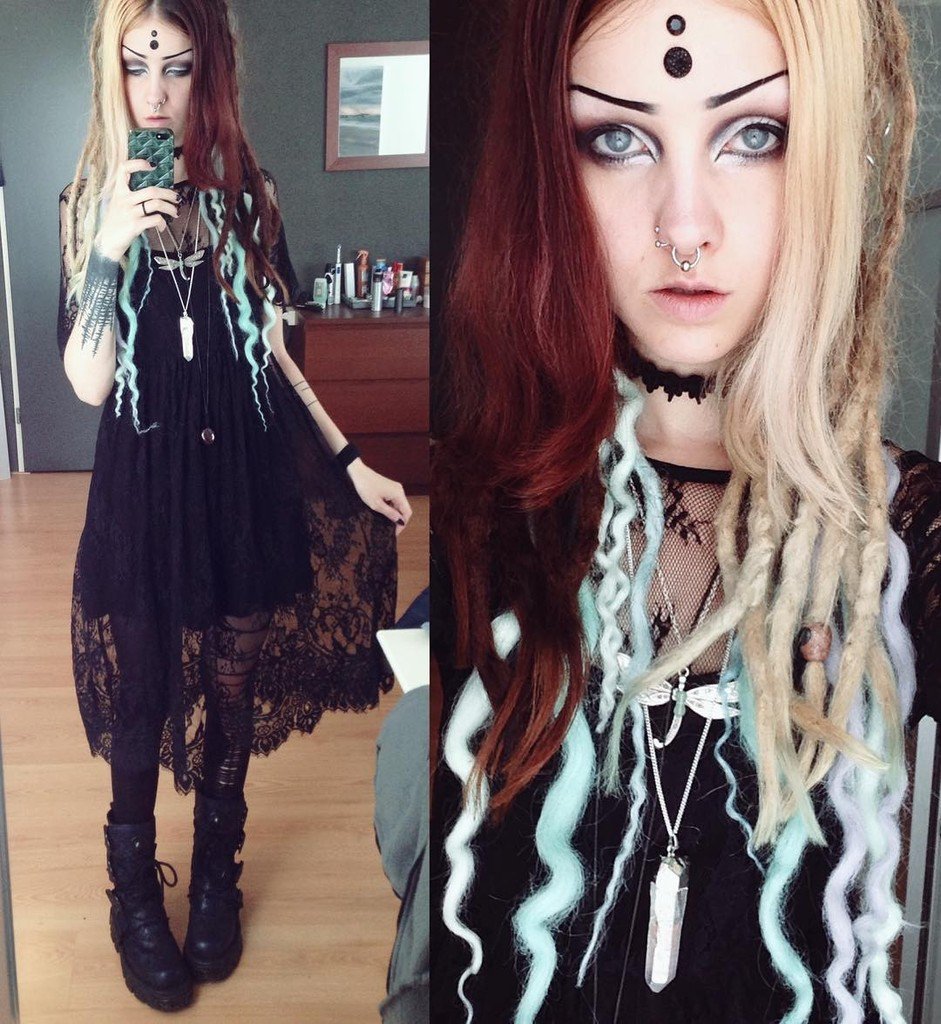 NewRocksUK's tweet photo. @psychara looking amazing here
 #newrock #newrocks #newrockboots #goth #gothic #gothstyle … https://t.co/rTdlPdSURG https://t.co/FvwDWJ45NO