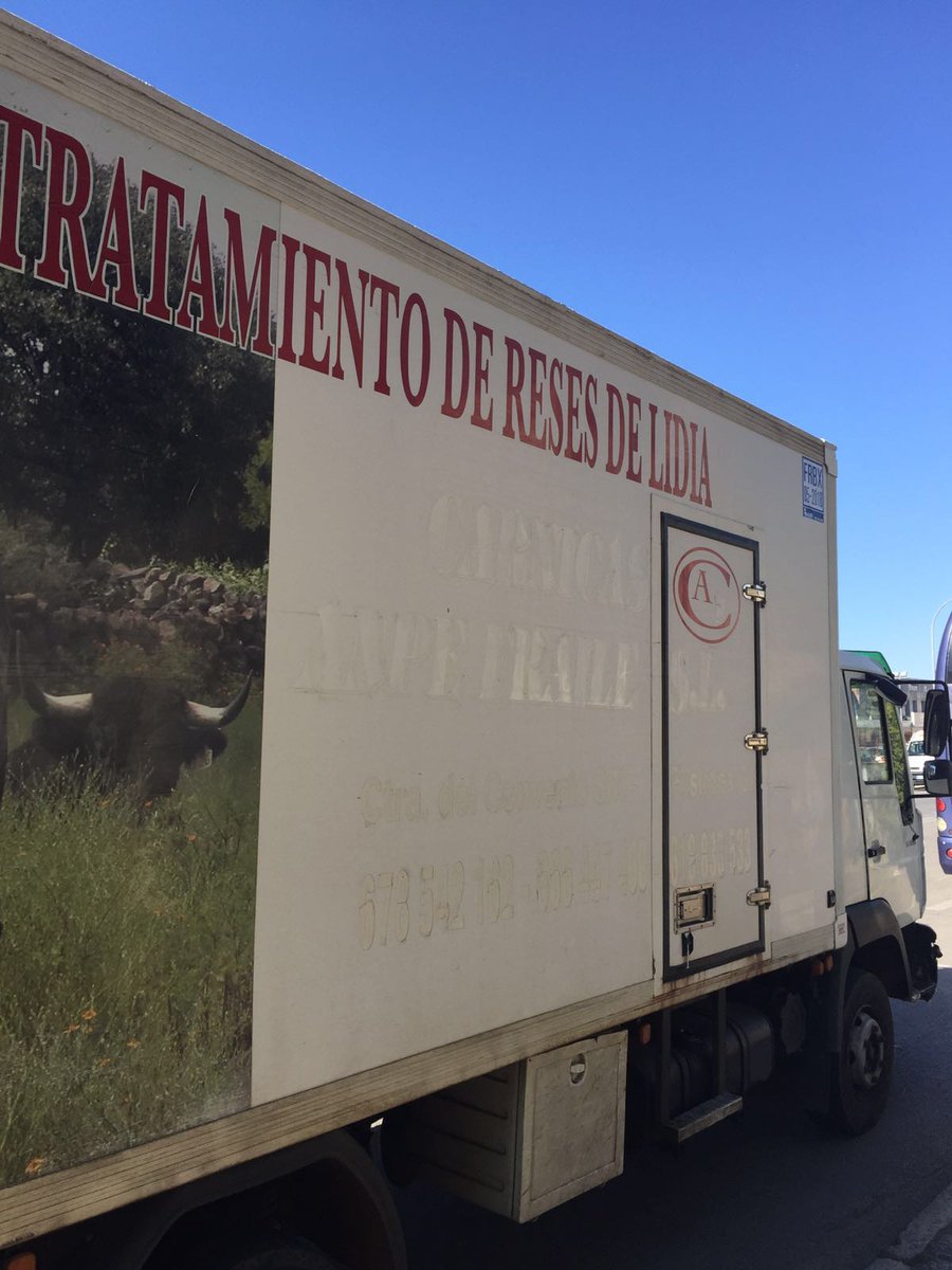 SerGuadalajara's tweet photo. Nos piden ayuda. Camión robado esta noche en el Polígono de Cabanillas. Si alguien lo ve que avise a G. Civil https://t.co/D3G1FAODRe