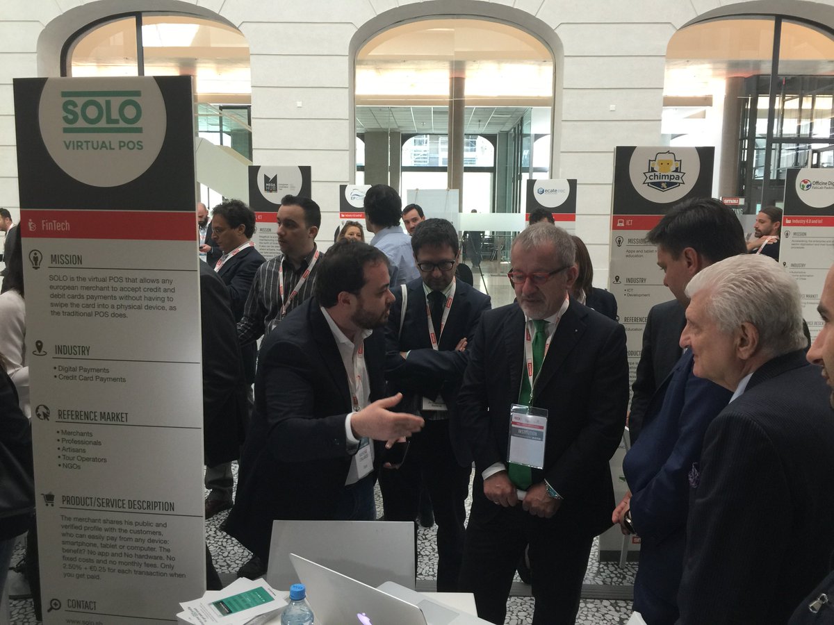 il Governatore Maroni incontra il POS Virtuale #facilepertutti solo.sh al a #Smau Berlino #fintech