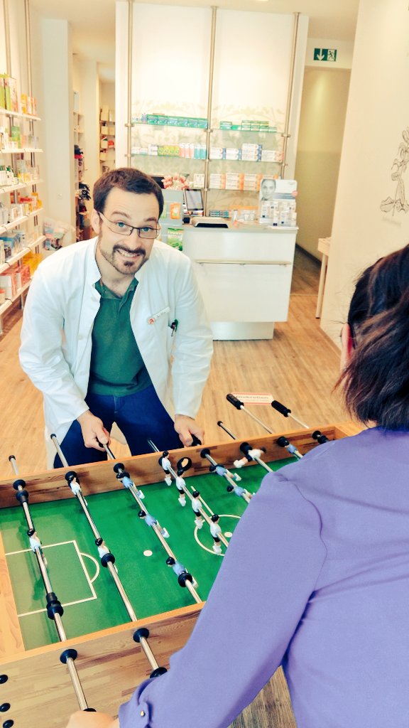 straussen_apo's tweet photo. Während der #EM2016 könnt ihr im Tischkicker gegen unseren Chef antreten. 
#Euro2016 #Hattingen #StraussenApotheke https://t.co/vr8YJd2gBb
