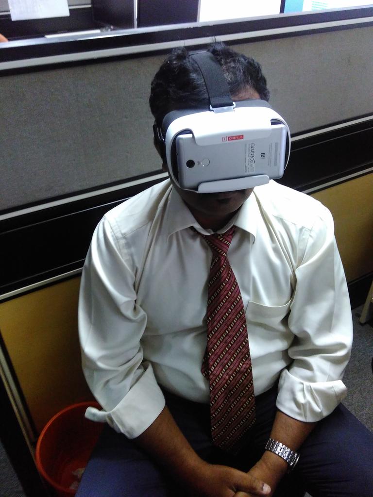 FollowPrem's tweet image. Tried #OnePlusLoopVR, not really impressed with it. Too much eyestrain. Watching movies or playing games difficult