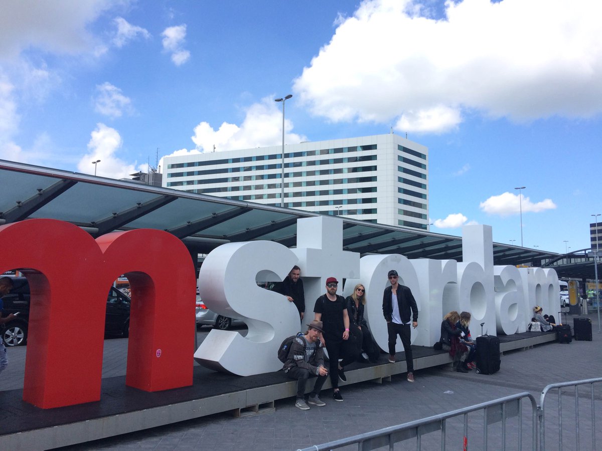 WalkingOnCars's tweet image. Amsterdam we’ve arrived! We love this city! On our way to Radio @538 for a chat with @coenensander...