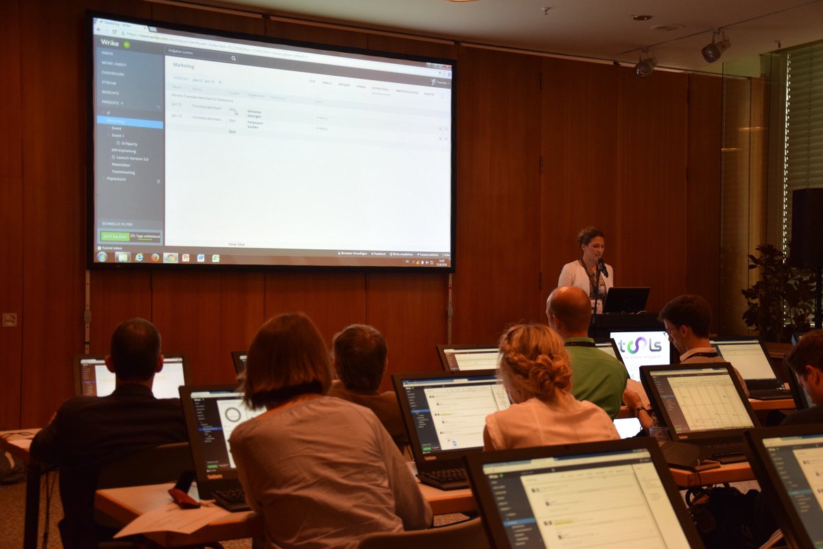 Wrike_DE's tweet photo. Full House in Wrikes Workshop gestern auf der #tools16. Wir wünschen einen tollen zweiten Messetag! @toolsberlin https://t.co/F5f1W8hFmM