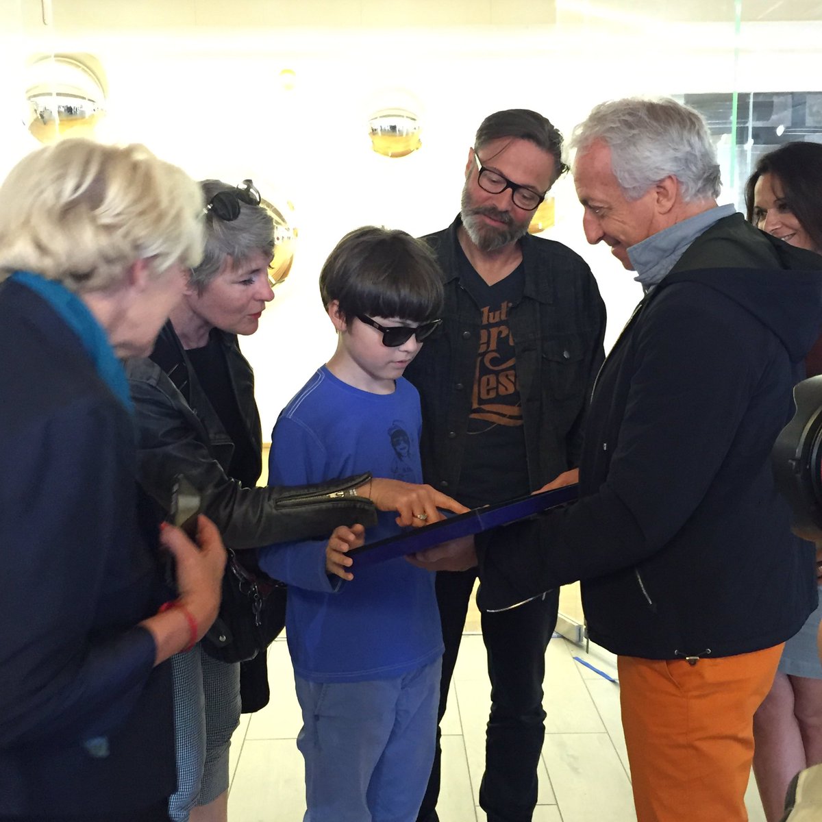 DocksVillage's tweet photo. Inauguration de l'exposition l'Art passeur d'émotions par Samson  @EtoilesAutismes #autisme #Marseille https://t.co/pkFaJwigrE