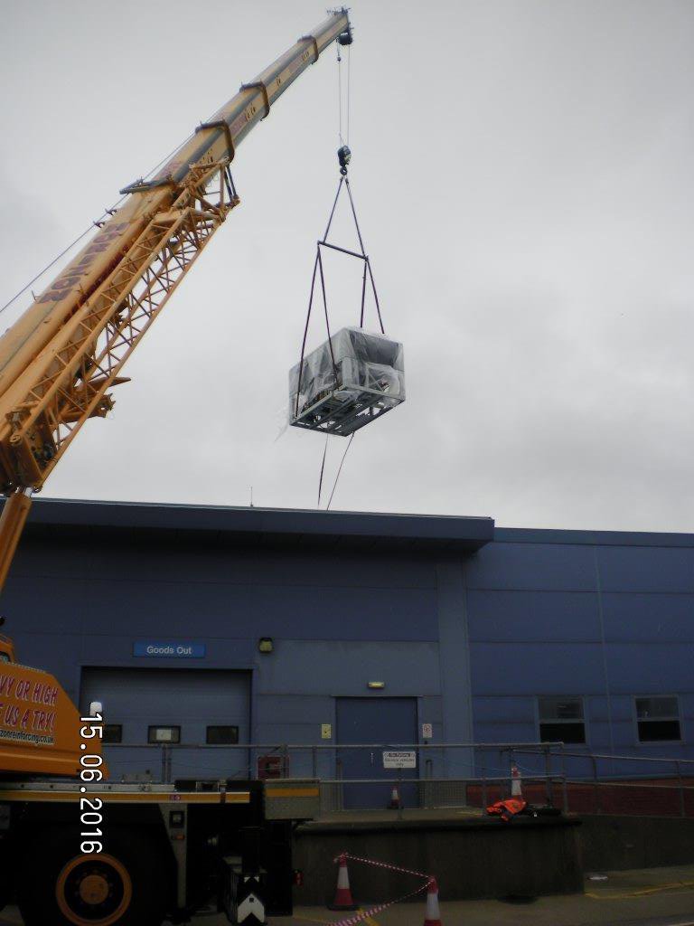 Carrier Aquaforce chillers being craned into position at Hairmyres Hospital @ISSUKComms <a href="/issworld/">issworld</a> <a href="/NHSLanarkshire/">NHS Lanarkshire</a>