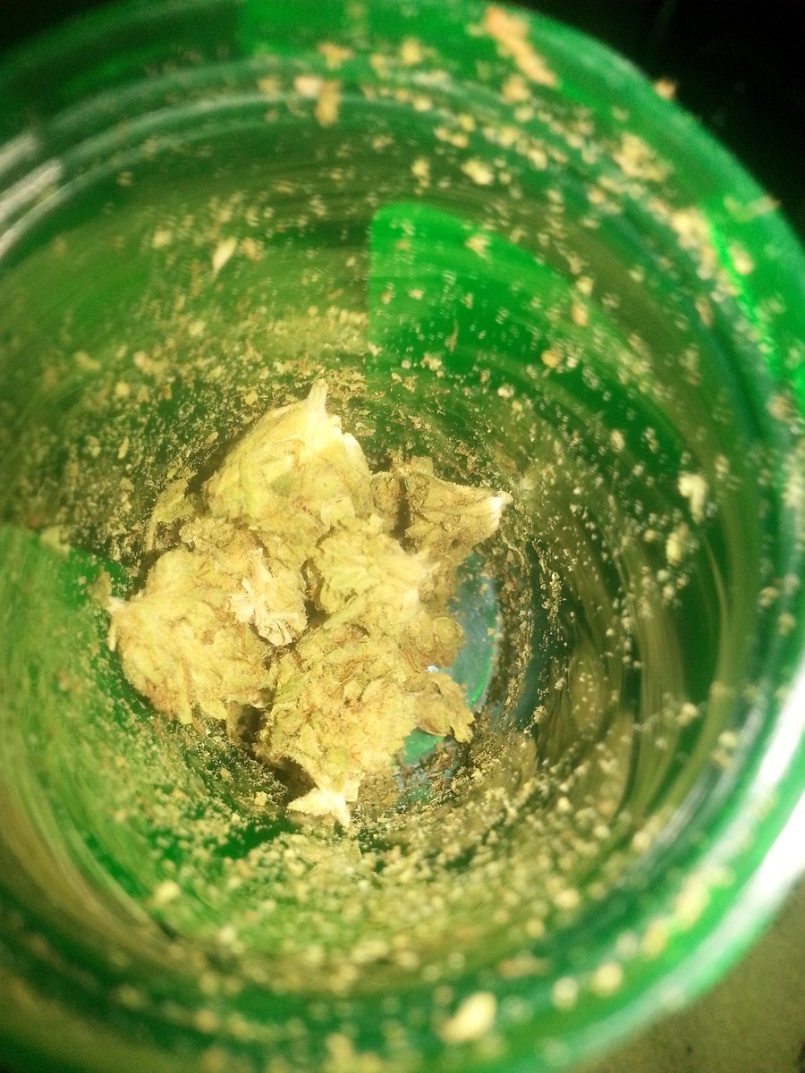 CTMMPReviews's tweet photo. #Lyndallane_6 #WhiteBastatd #Indica This new cut is @17%THC. Sale@ BluePoint $28/3.5g while it lasts #CTMMPReviews https://t.co/Gj0oMOsDu2