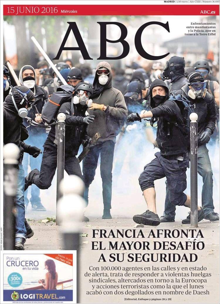 libe's tweet photo. La presse internationale décrit la France comme le pays du chaos https://t.co/U5jR4IAdND https://t.co/vZP9zbjsvP