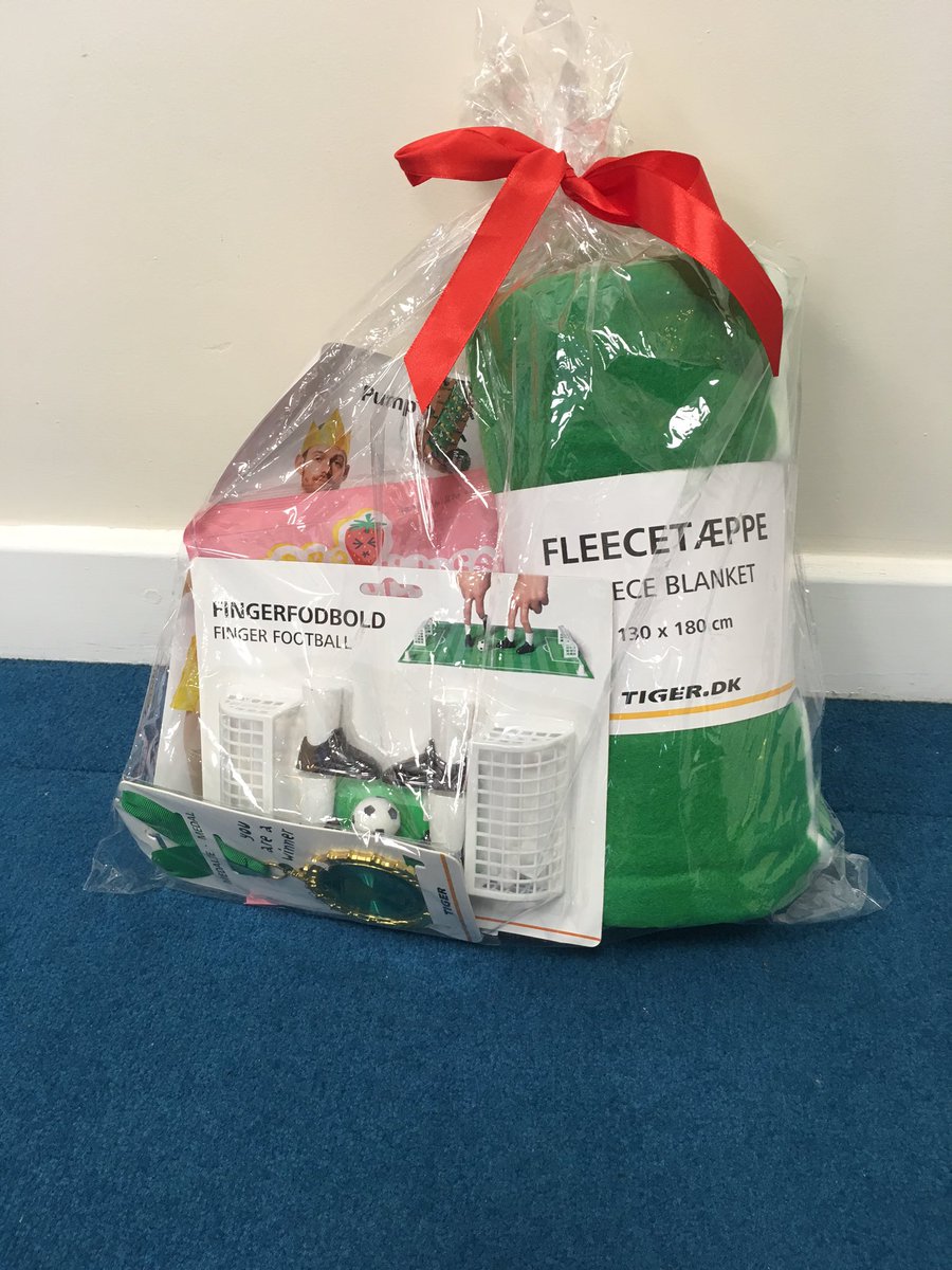 BridgesSund's tweet photo. RT for your chance to win this awesome #EURO2016 pack from @FlyingTigerCph #tigerstores -all you need for the footy! https://t.co/m4UIdfsPdS