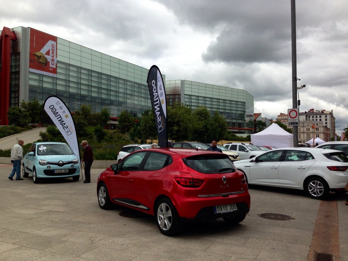 grupodesantiago's tweet photo. Comienza la VI Feria del Automóvil se Burgos frente al Museo de la Evolución, ven a visitarnos! #Aconauto https://t.co/AEkcNNID4D