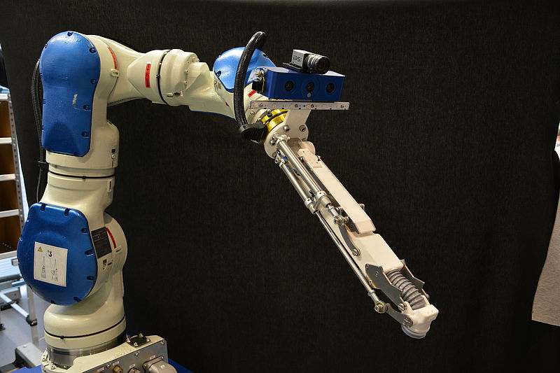 Сколько роботов в команде. Кнопки робота. Робот выключатель. Nova Robotics робот номер пять. Пресс робота.