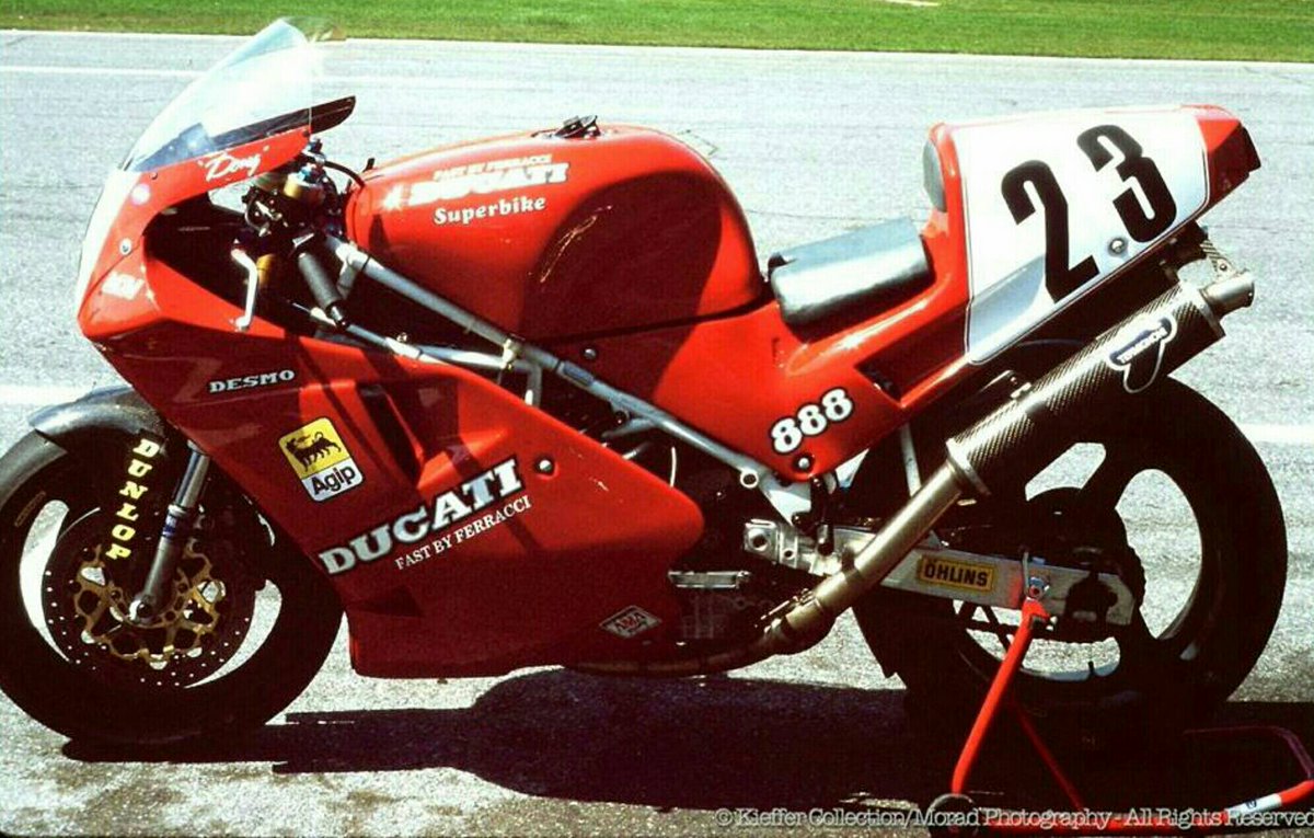 ifgnews's tweet photo. I primissimi magici anni della SBK. la #Ducati 888 di Doug Polen, AMA Superbike #DougPolen #infullgear #AltriTempi https://t.co/8IjNPKi76C