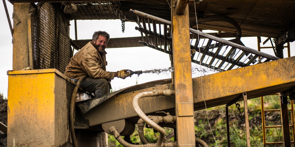 YukonGoldTV's tweet image. #TBT Big Al is all smiles as he cleans his sluice plant during our second season of #YukonGold on @HistoryTVCanada